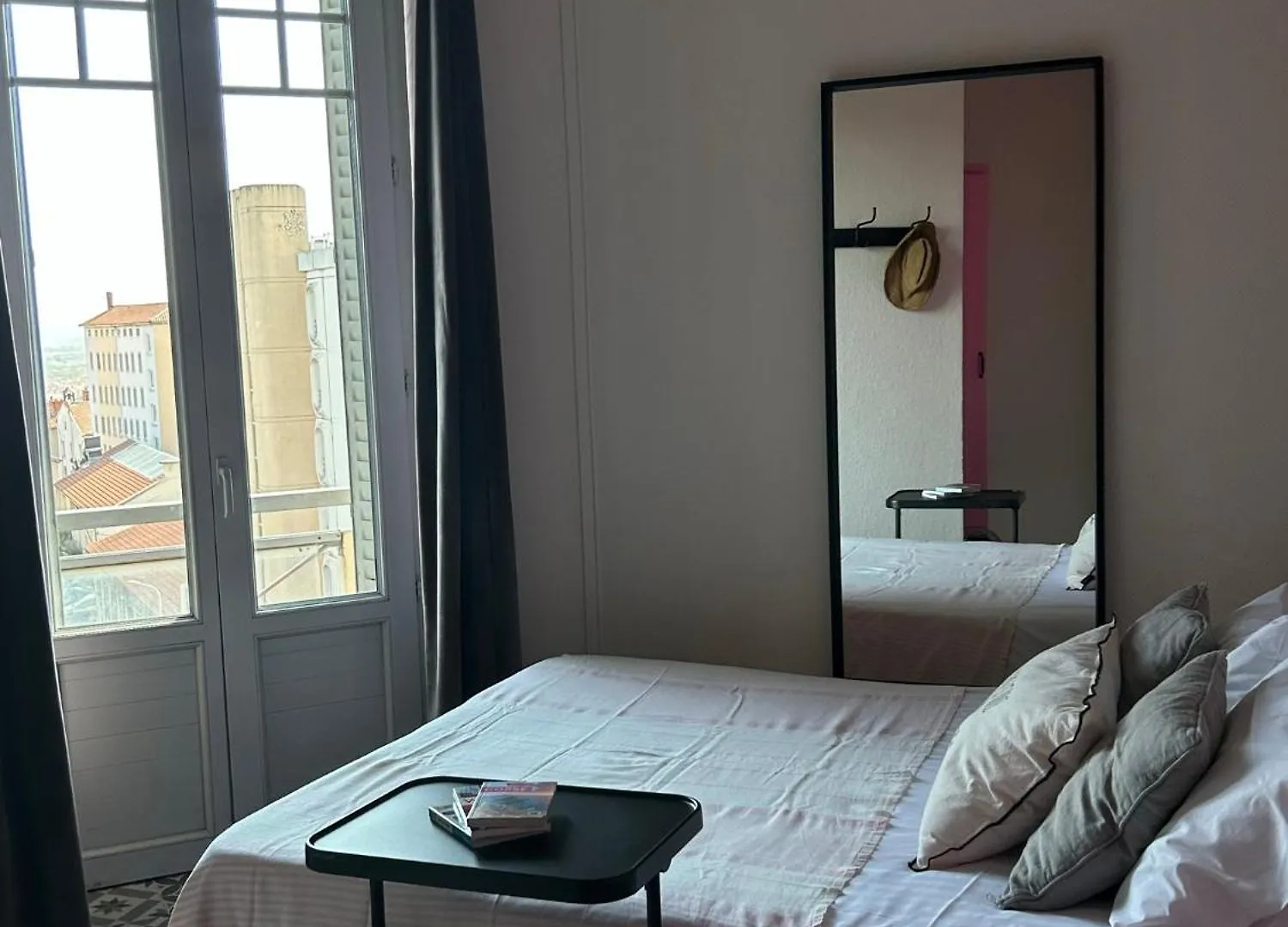 Hotel De La Croix-Rousse 리옹 2*,